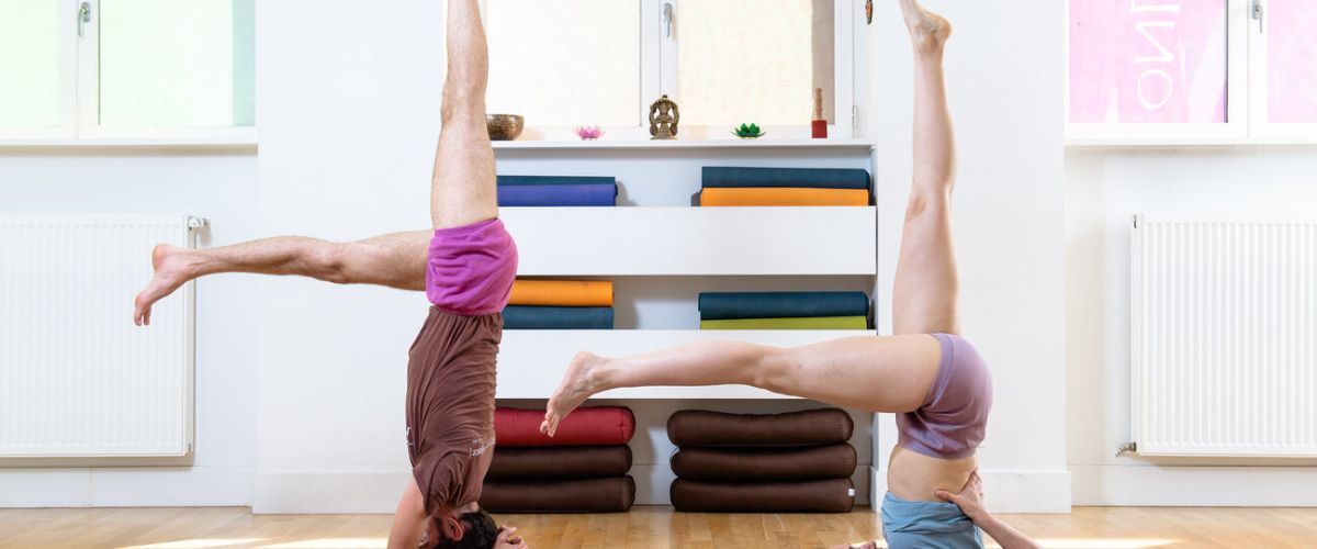 postures-inversées-sarvangasana-onlyoga-lyon