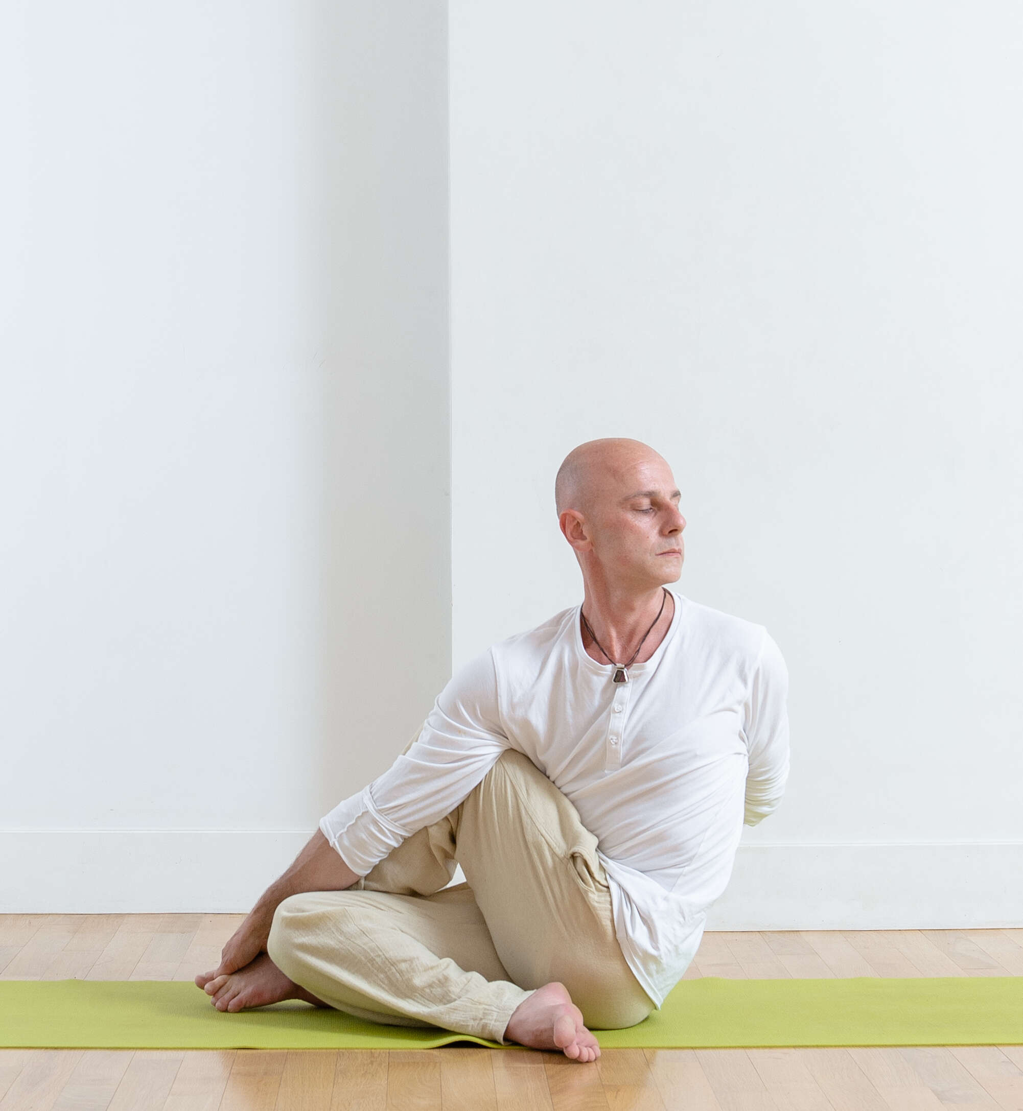 ArdhaMatsyendrasana posture debutant