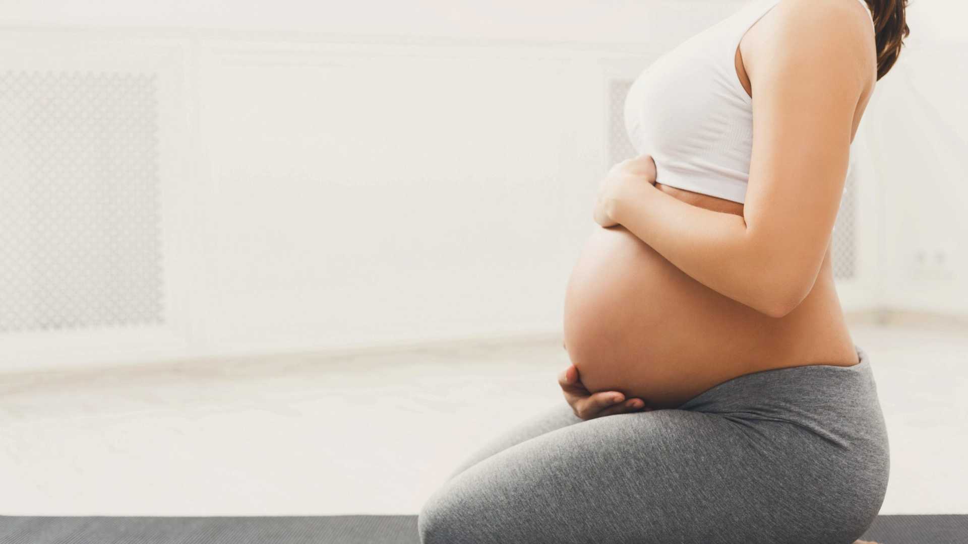 Yoga et grossesse : postures et conseils